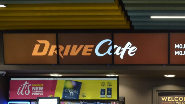 LCD-ekrani-drive-cafe